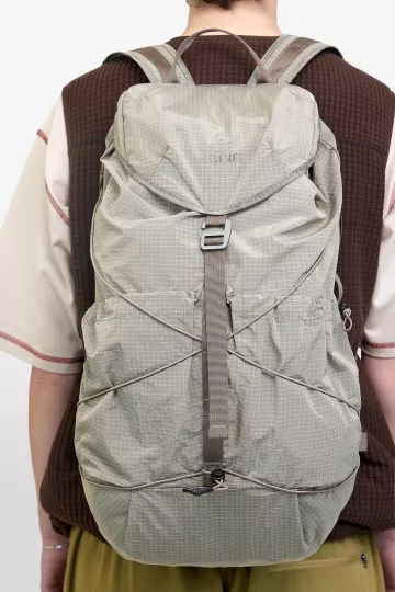 model-(34080-stone-front)-(40183-dkbrown-back)-(40181-ashgrey-back)-(40194-olive-back)