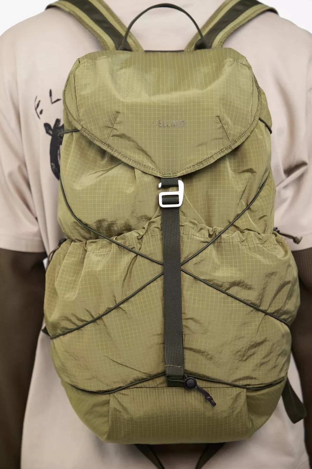 model-(34080-olive-front)-(40192-pebble-detail)