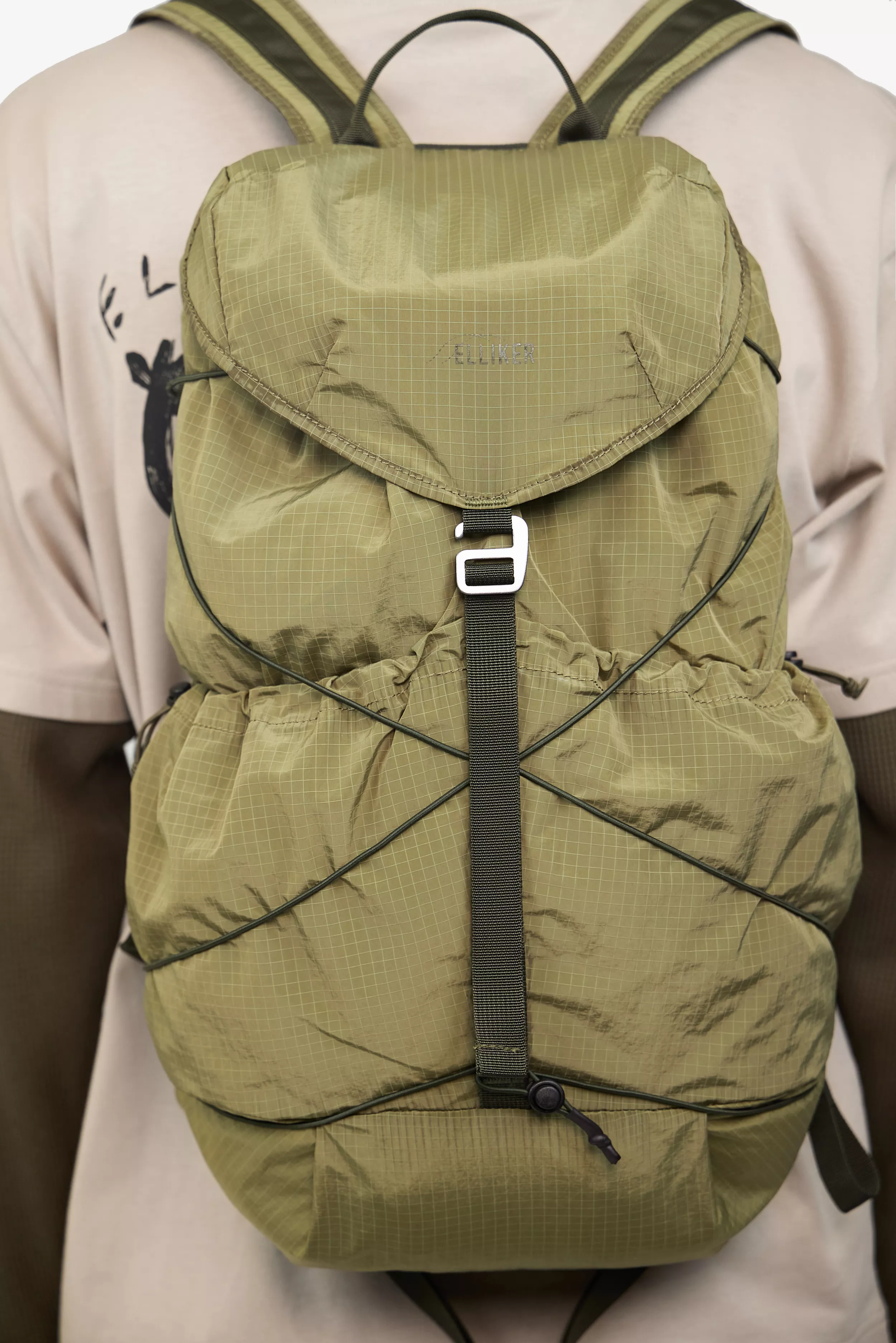 model-(34080-olive-front)-(40192-pebble-detail)