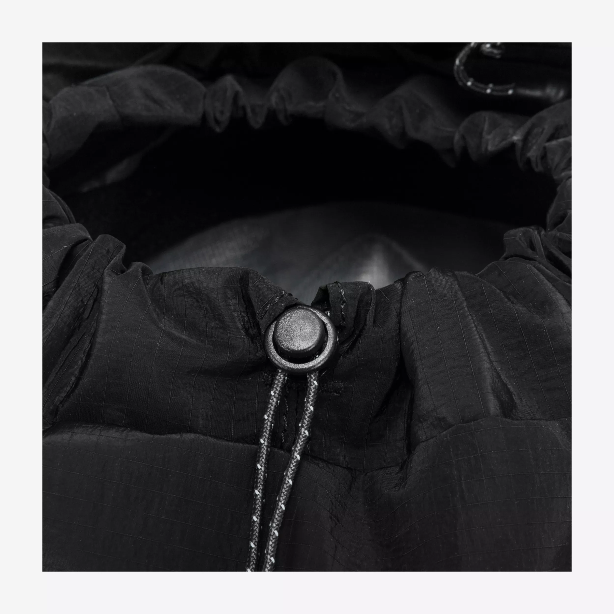 34080-black-detail-3