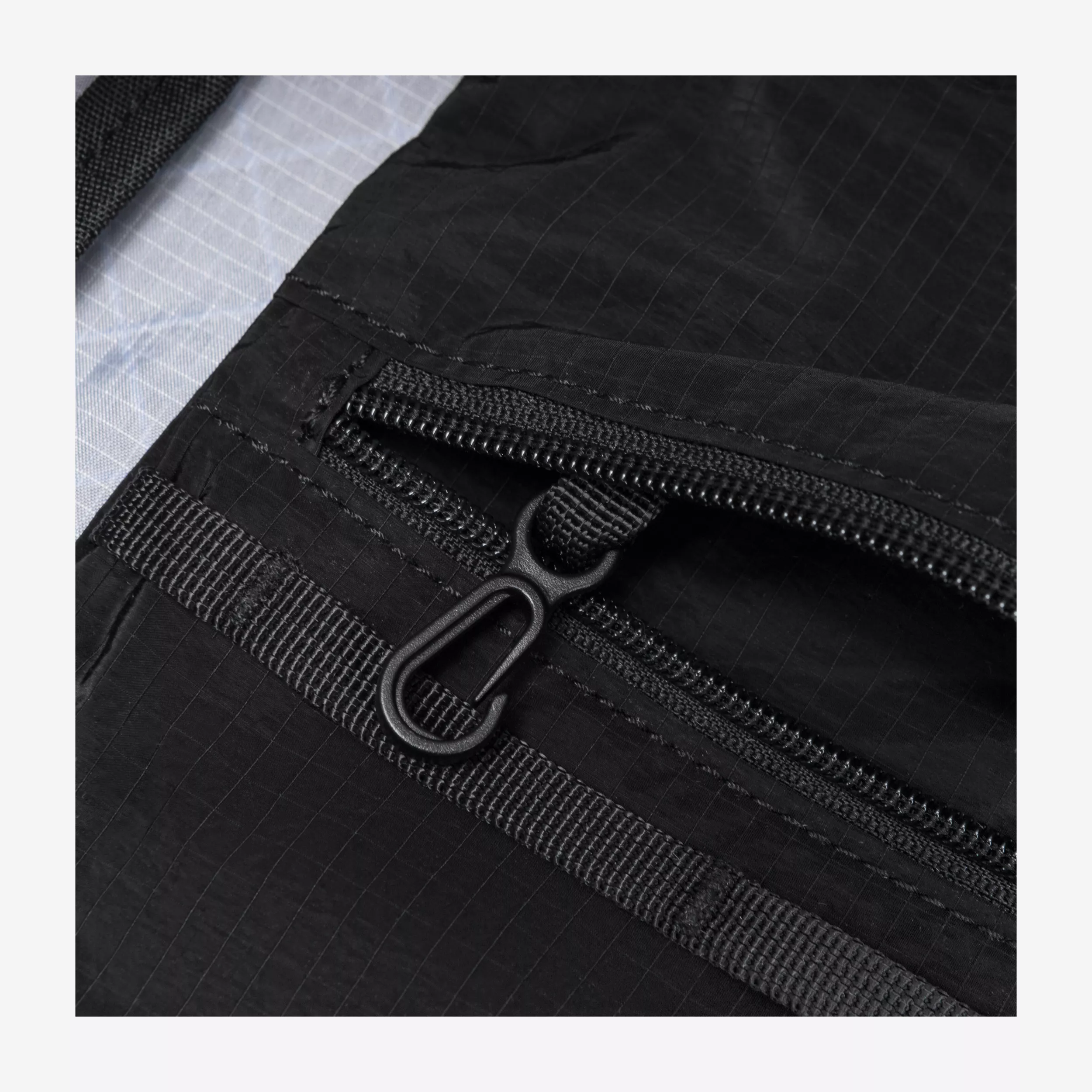 34079-black-detail-1