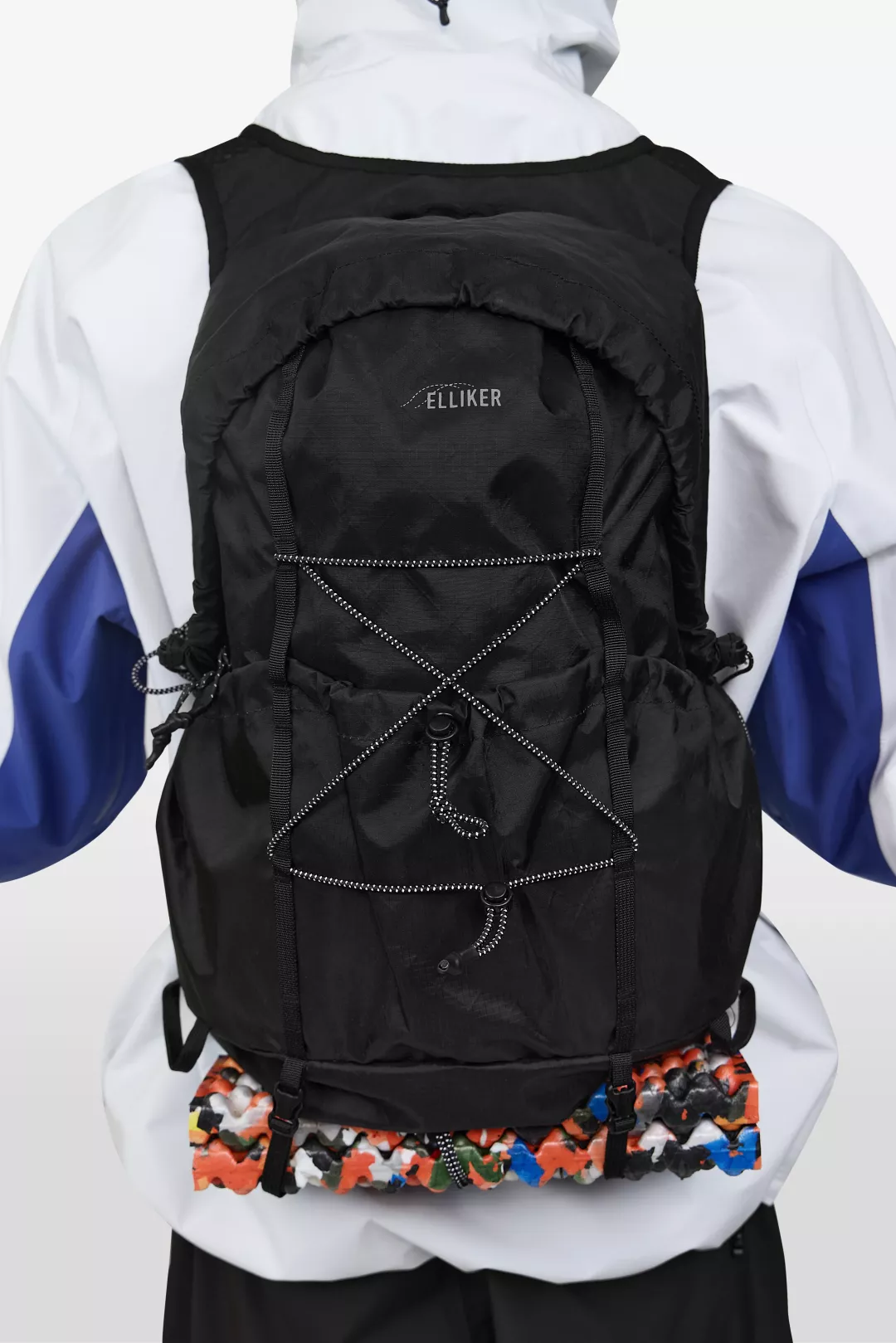model-(34079-black-front)-(34084-multi-detail)-(40180-offwht-back)-(40134-black-back)-1