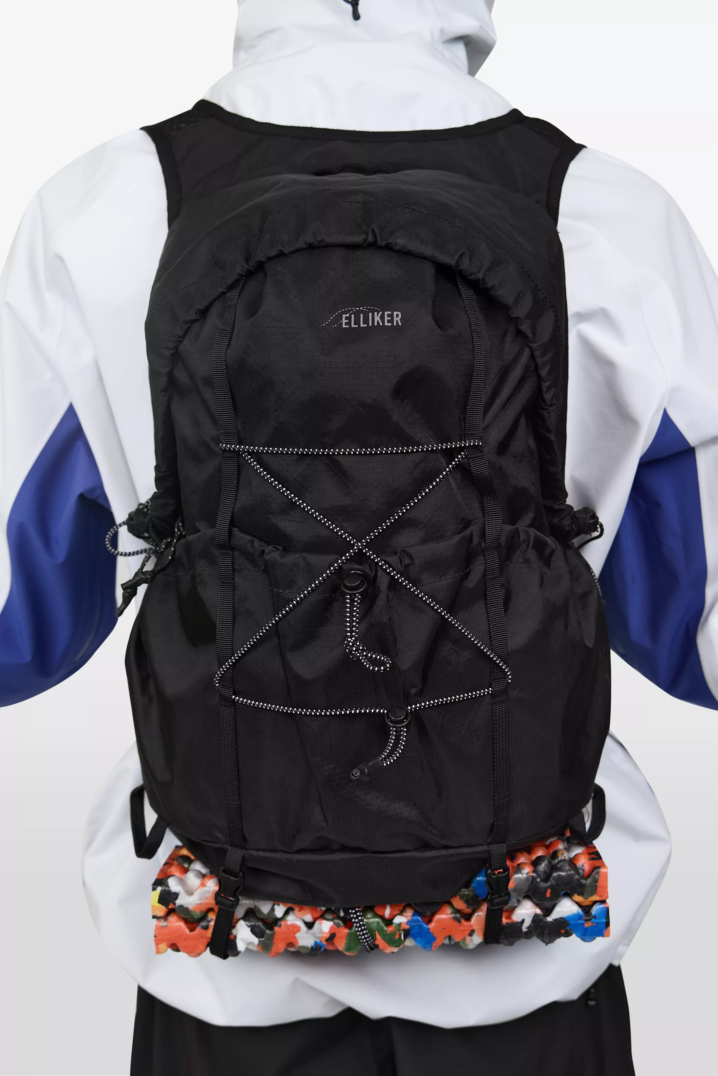 model-(34079-black-front)-(34084-multi-detail)-(40180-offwht-back)-(40134-black-back)-1