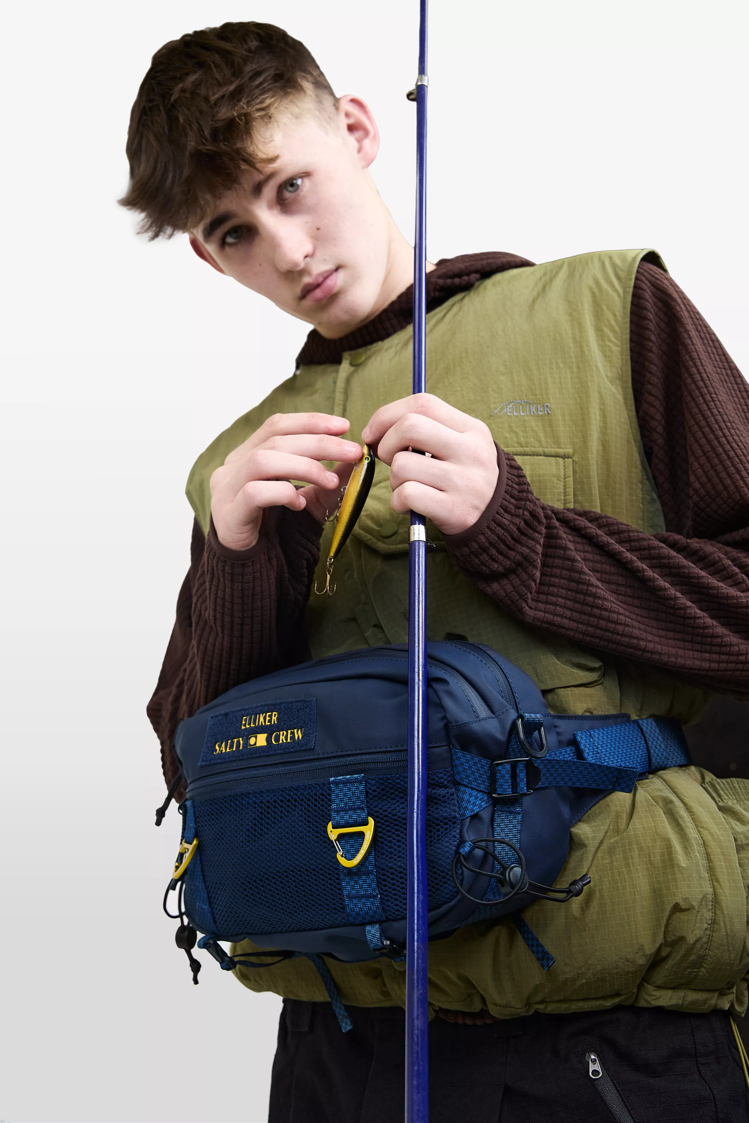 model-(34077-navy-side)-(40182-olive-front)-(40171-dkbrown-front)