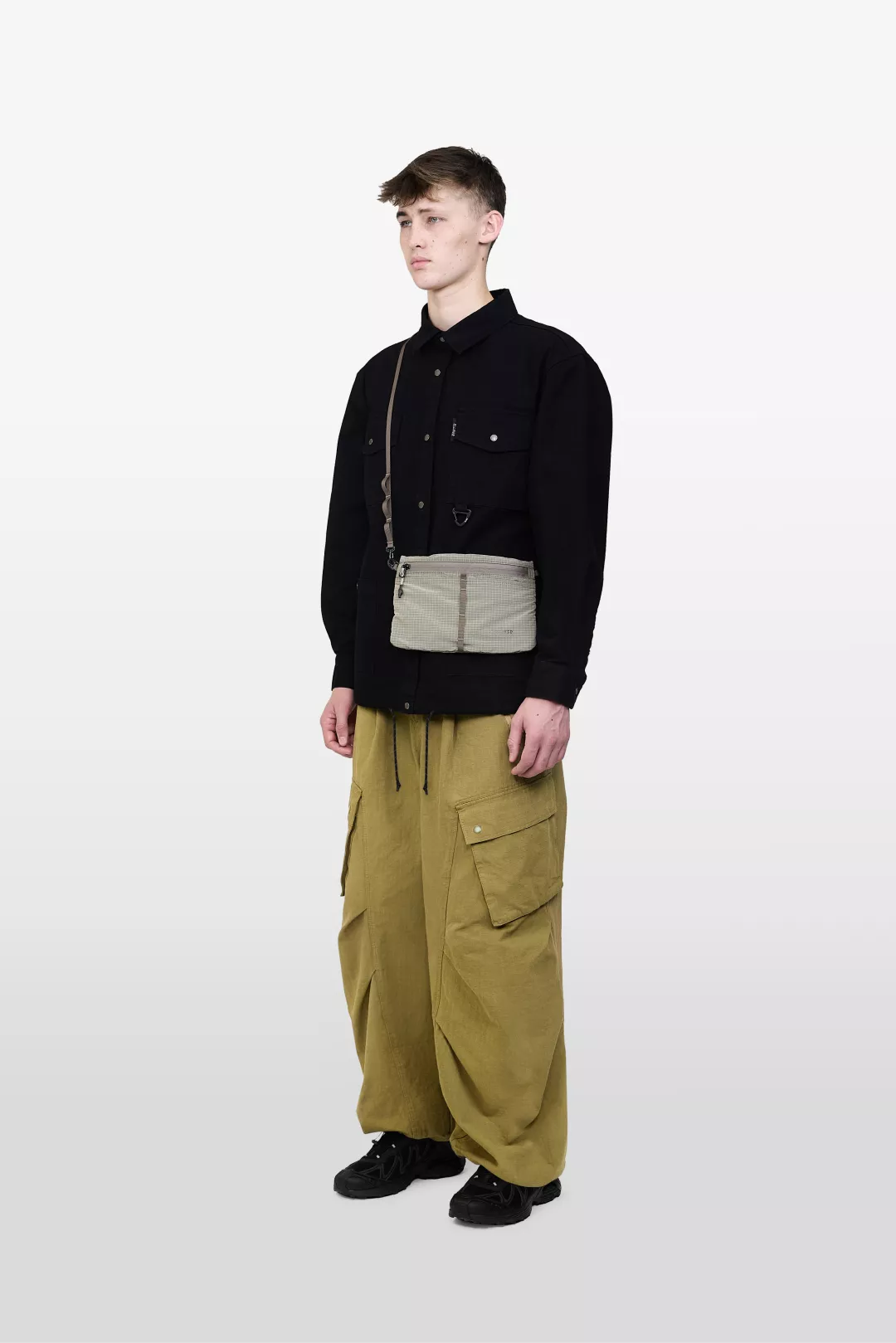 model-(34083-stone-front)-(40197-black-side)-(40194-olive-side)
