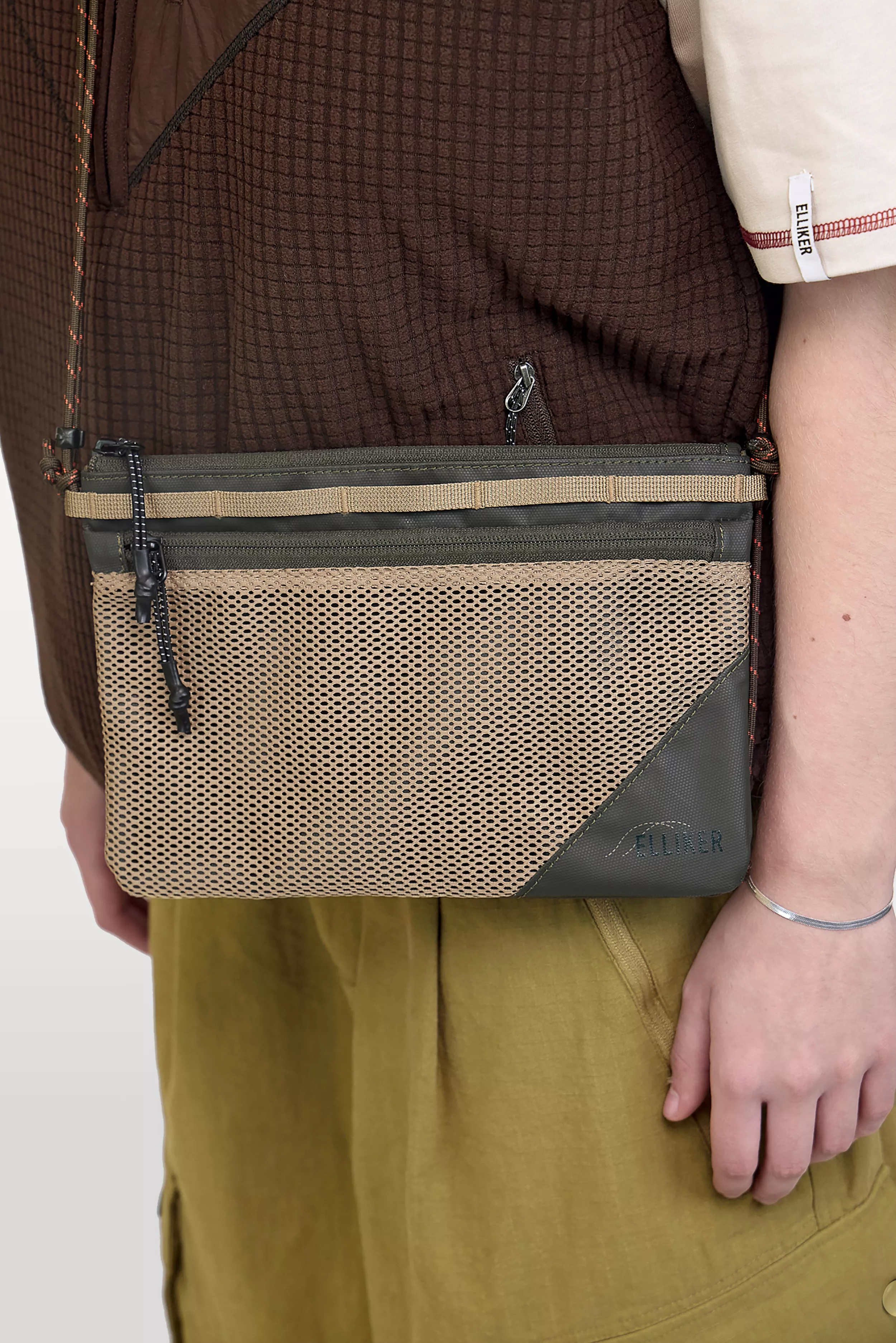 model-(34055-darkgreen-front)-(40183-dkbrown-side)-(40181-ashgrey-side)-(40194-olive-side)-1