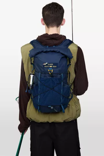model-(34076-navy-front)-(40182-olive-back)-(40171-dkbrown-back)