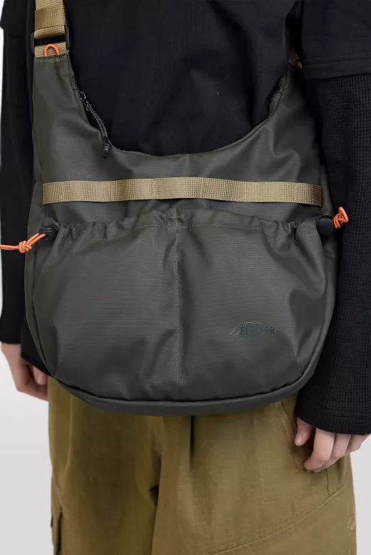 34063-black-front Model