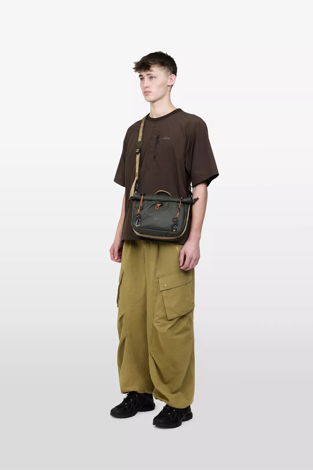 model-(34062-darkgreen-front)-(40142-dkbrown-side)-(40194-olive-side)