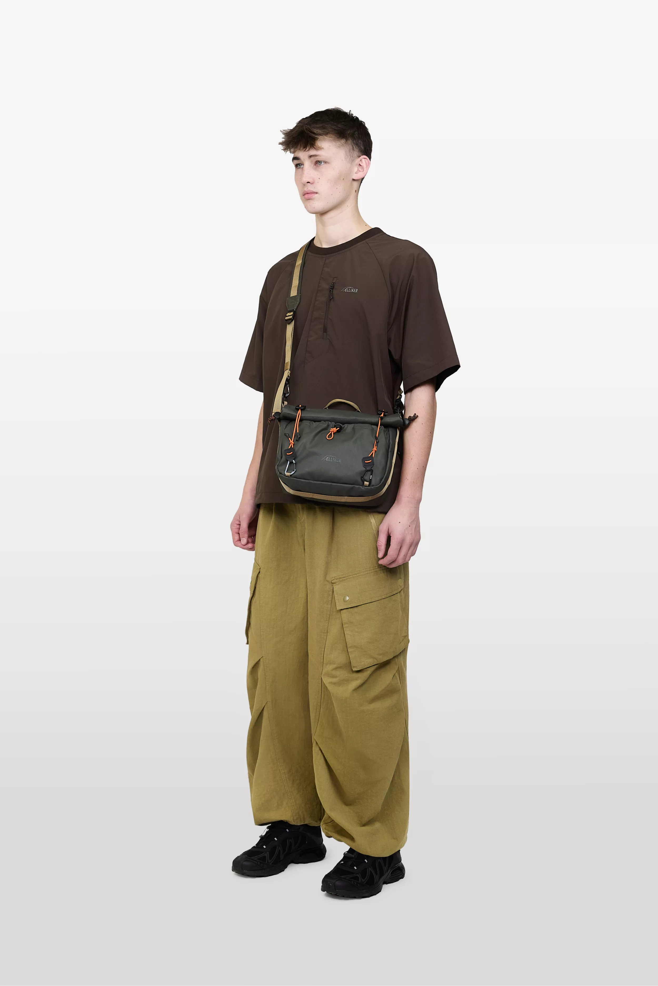 model-(34062-darkgreen-front)-(40142-dkbrown-side)-(40194-olive-side)