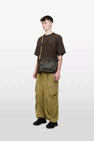 model-(34062-darkgreen-front)-(40142-dkbrown-side)-(40194-olive-side)