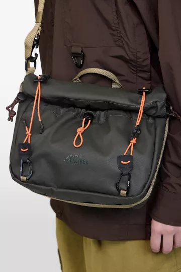 model-(34062-darkgreen-front)-(40169-dkbrown-side)-(40194-olive-side)-2