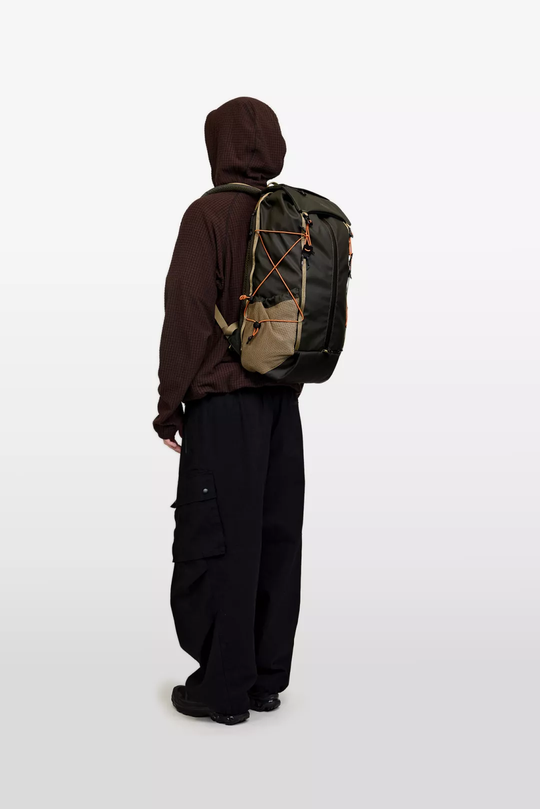 model-(34053-darkgreen-front)-(40171-dkbrown-side)-(40194-black-side)