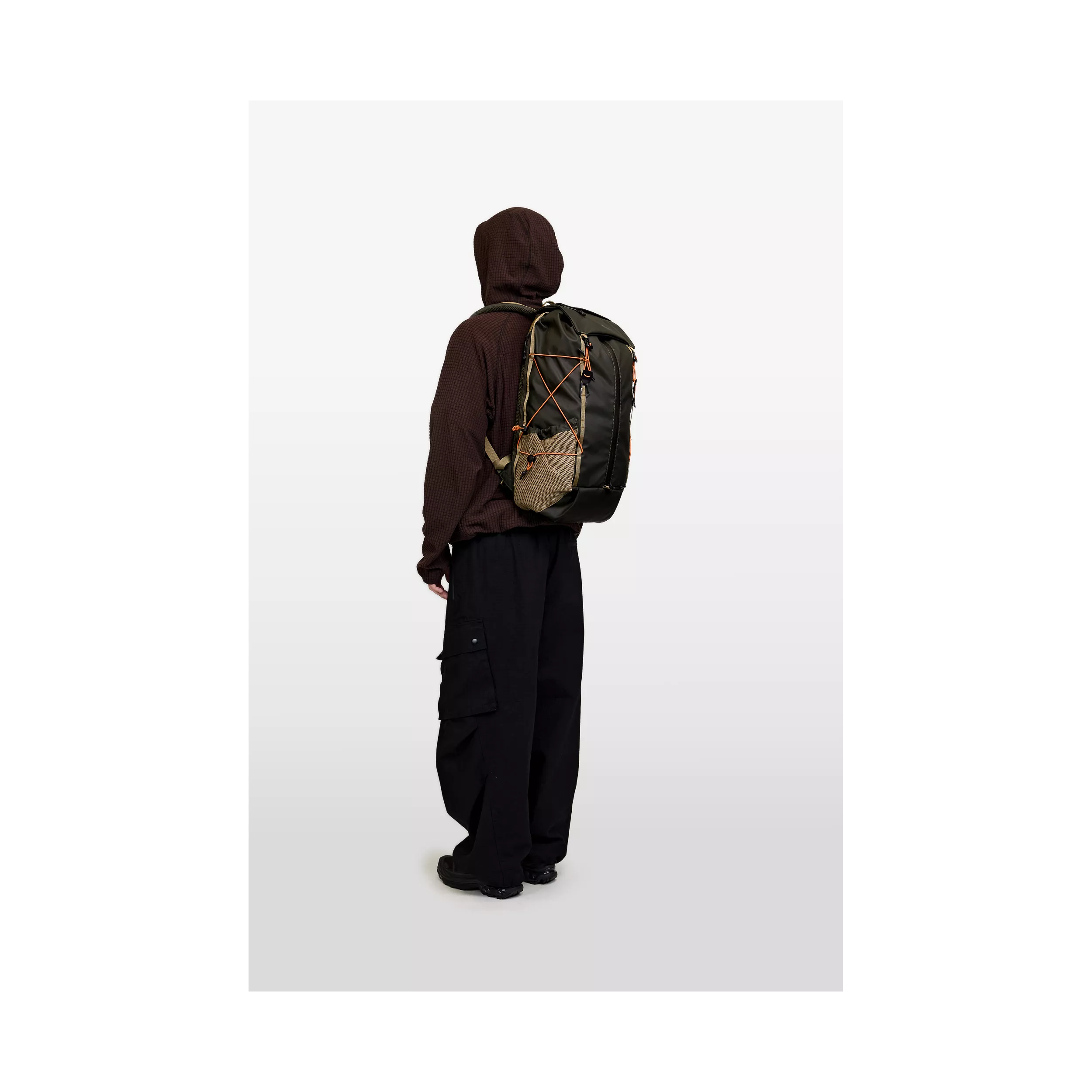 model-(34053-darkgreen-front)-(40171-dkbrown-side)-(40194-black-side)