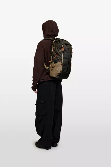 model-(34053-darkgreen-front)-(40171-dkbrown-side)-(40194-black-side)