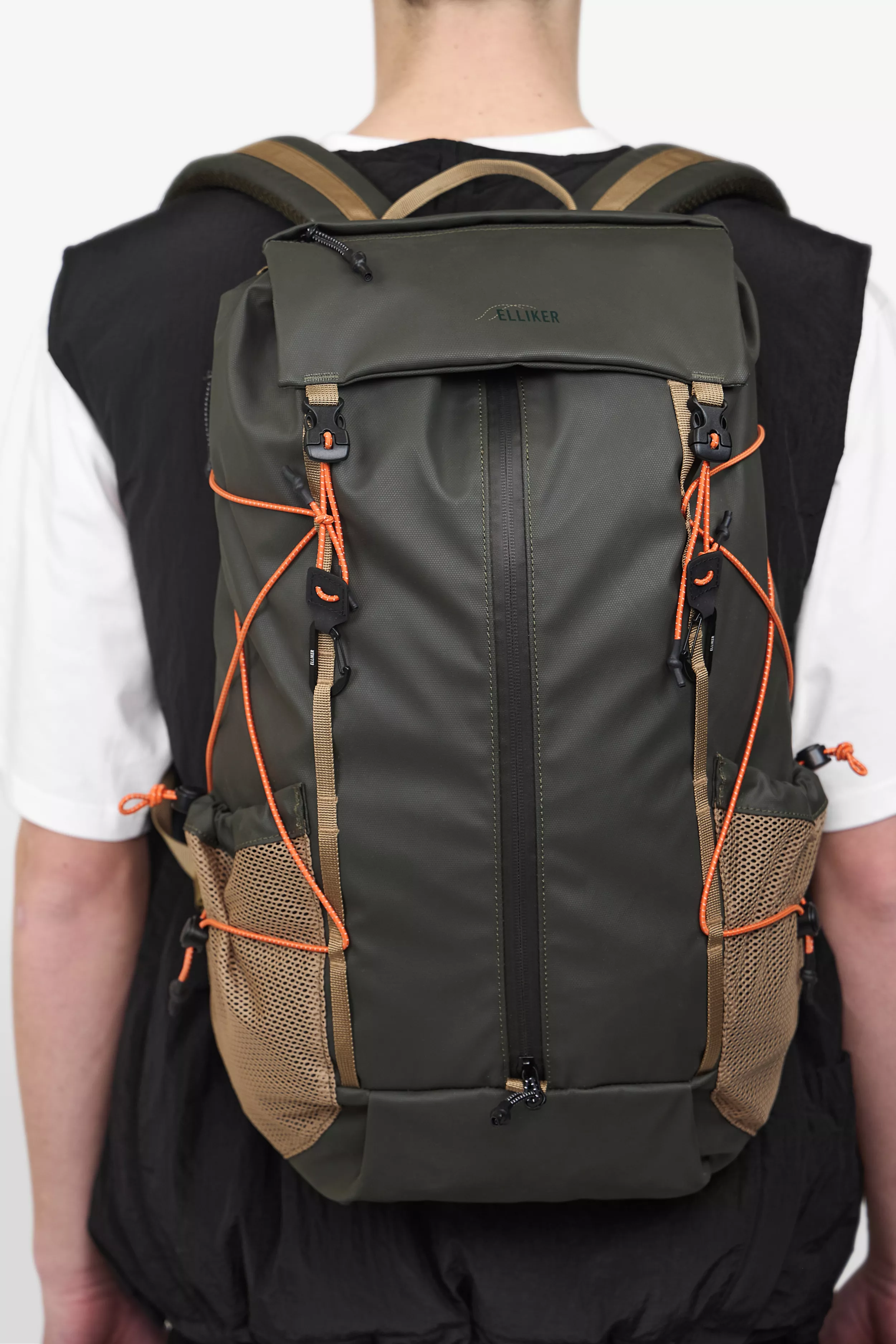 model-(34053-darkgreen-front)-(40182-black-back)