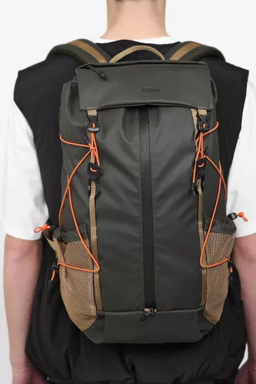 model-(34053-darkgreen-front)-(40182-black-back)