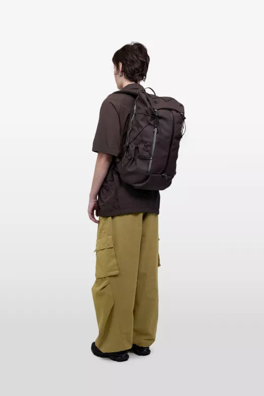 34053-khaki-front Model