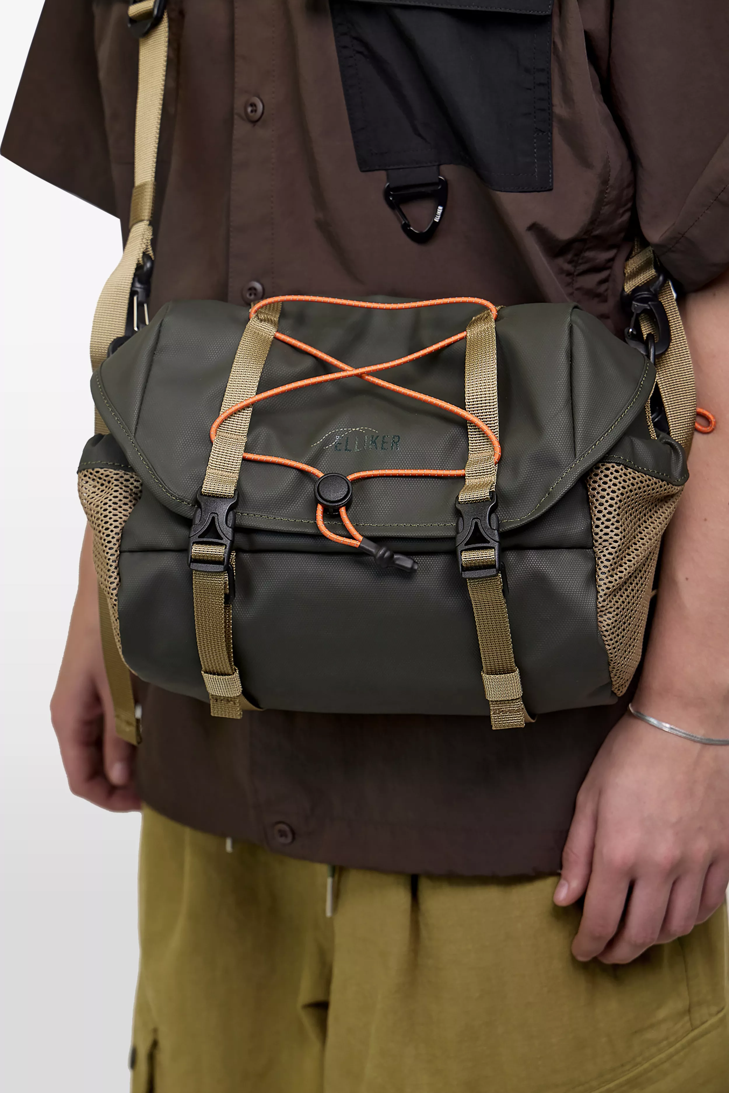 model-(34033-darkgreen-front)-(40168-dkbnblk-side)-(40194-olive-side)