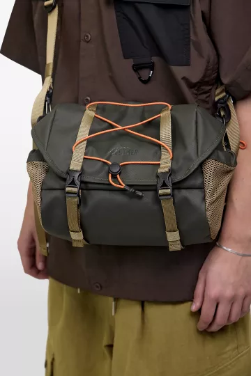 model-(34033-darkgreen-front)-(40168-dkbnblk-side)-(40194-olive-side)