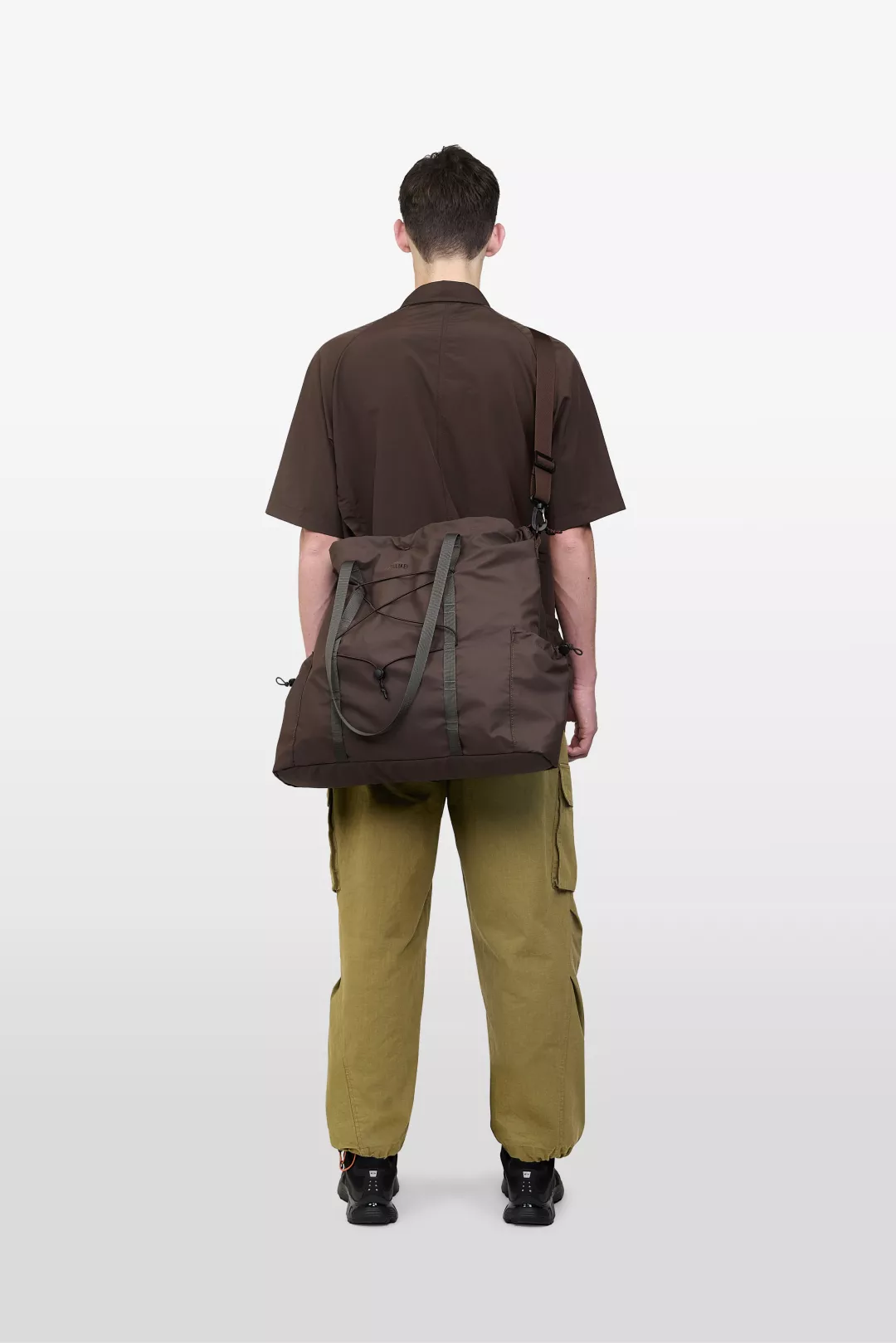 model-(34028-darkbrown-front)-(40168-dkbnblk-back)-(40194-olive-back)