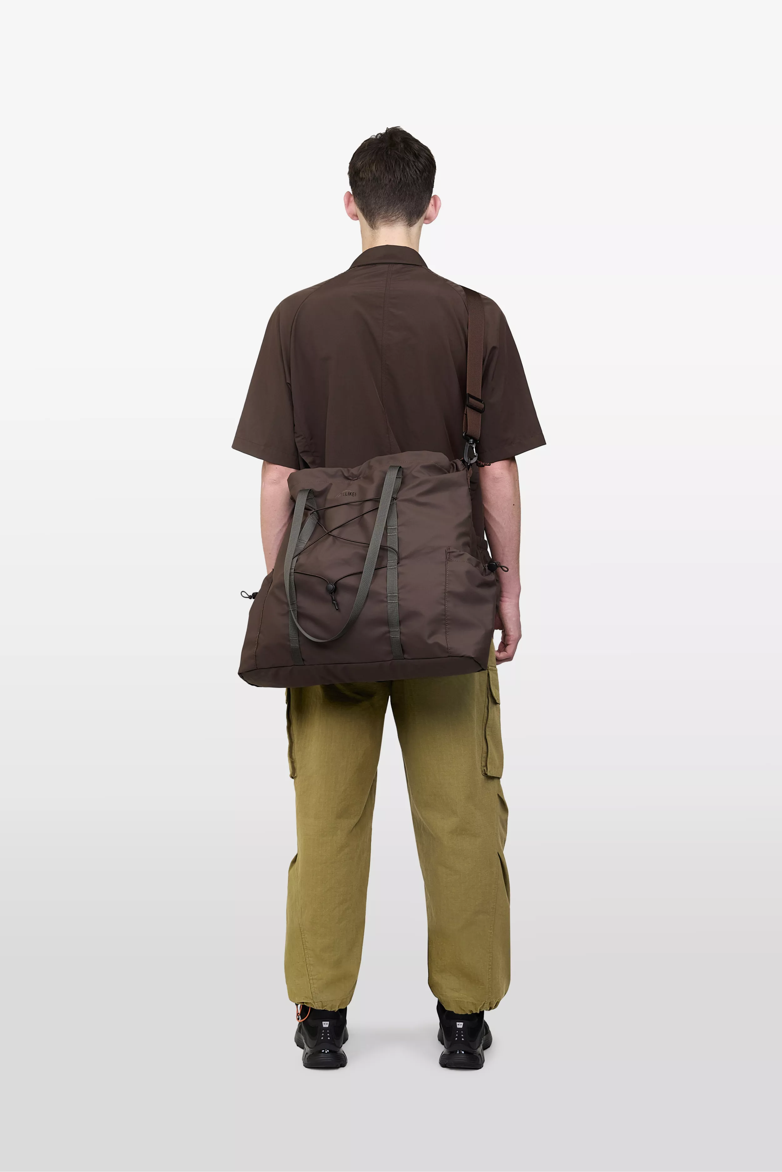 model-(34028-darkbrown-front)-(40168-dkbnblk-back)-(40194-olive-back)