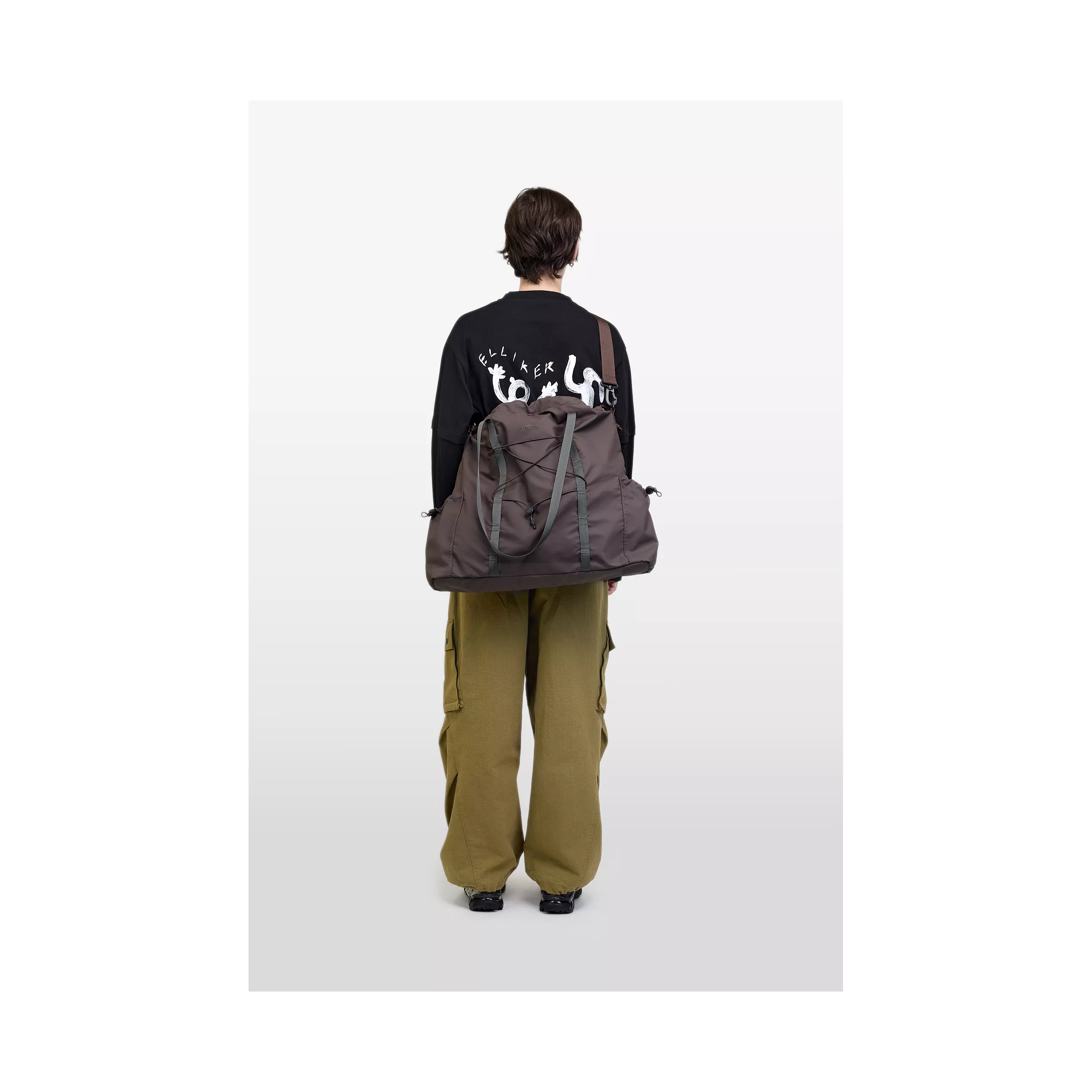 model-(34028-darkbrown-front)-(40192-black-back)-(40194-olive-back)