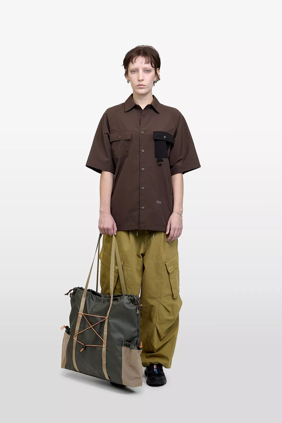 model-(34028-darkgreen-side)-(40168-dkbnblk-front)-(40194-olive-front)
