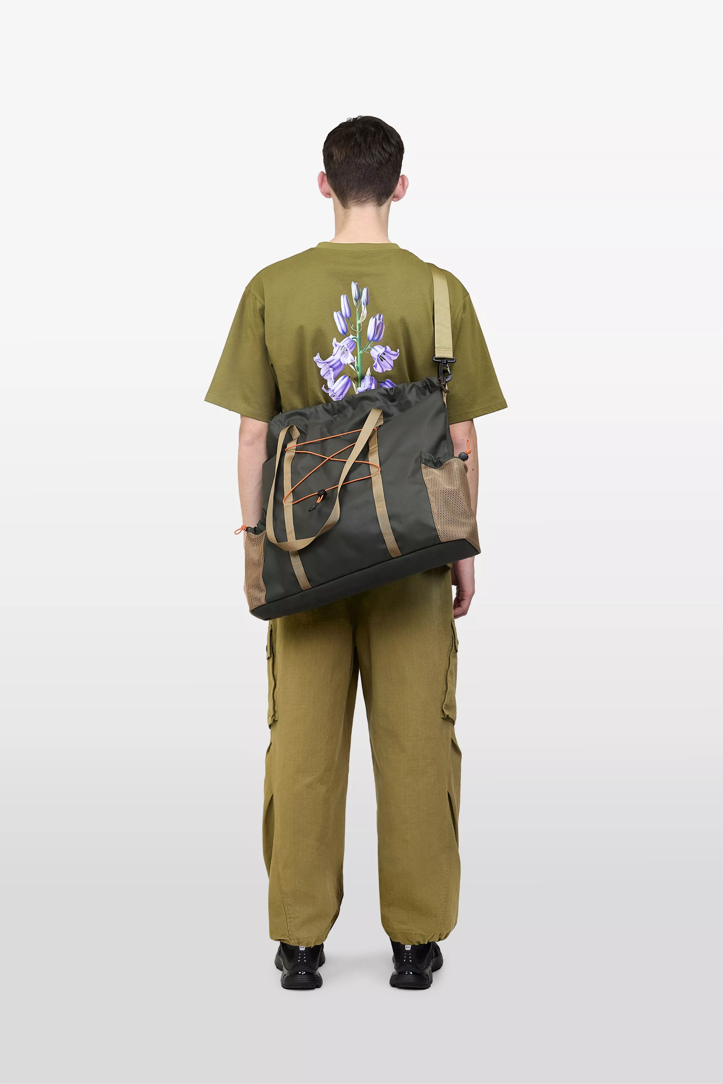 model-(34028-darkgreen-front)-(40165-mossgrn-back)-(40194-olive-back)