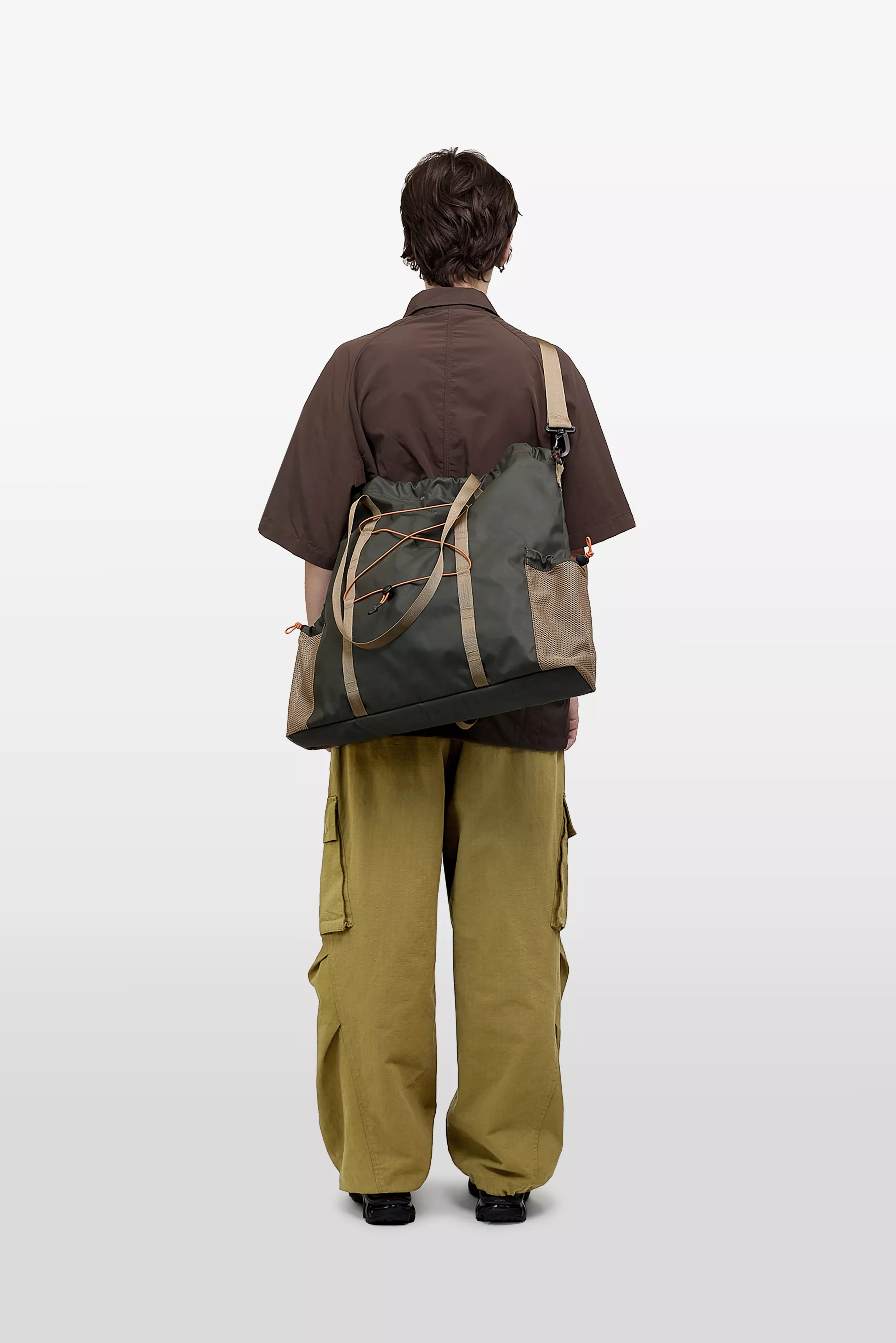 model-(34028-darkgreen-side)-(40168-dkbnblk-back)-(40194-olive-back)