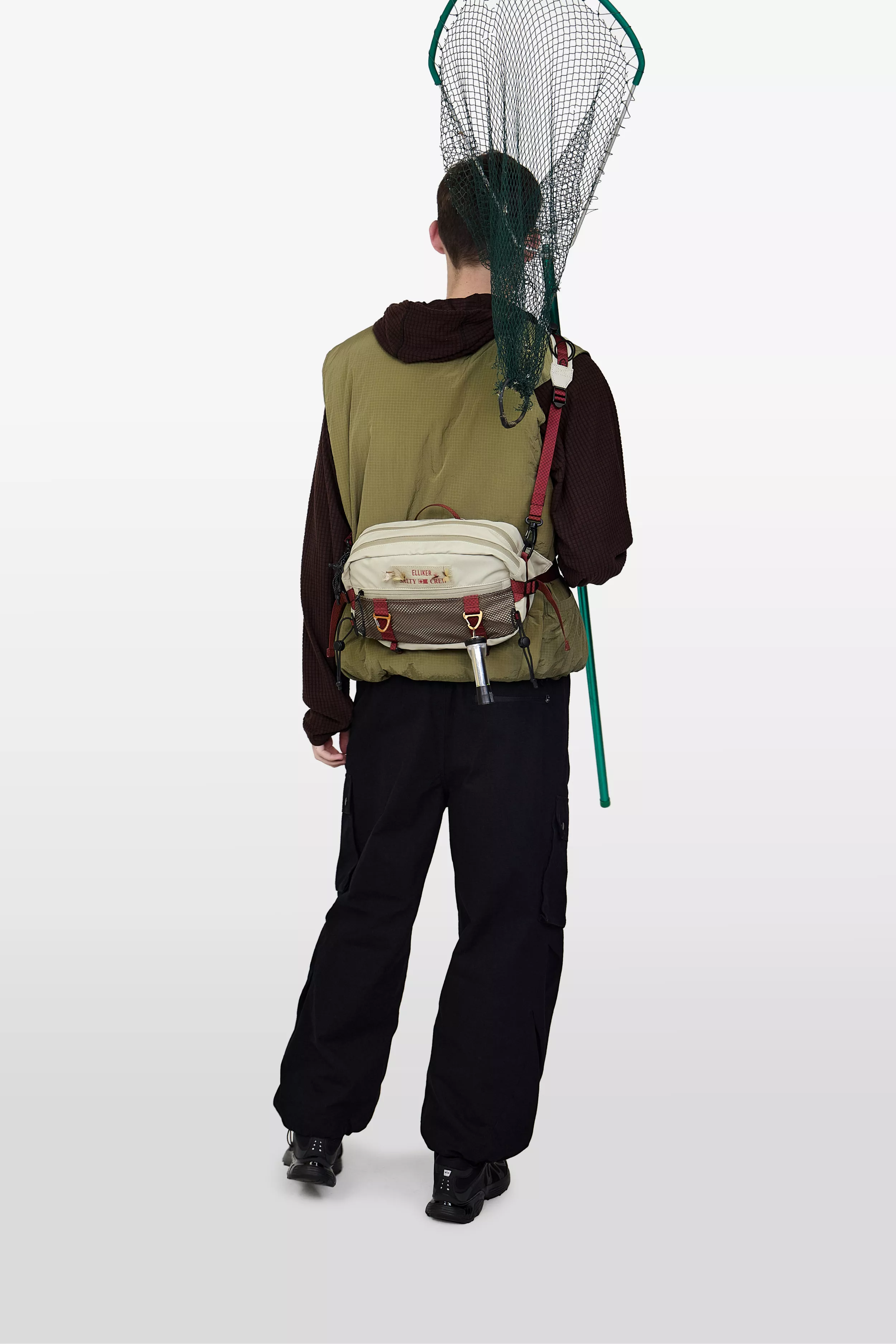 model-(34077-concrete-front)-(40182-olive-back)-(40171-dkbrown-back)-(40194-black-back)