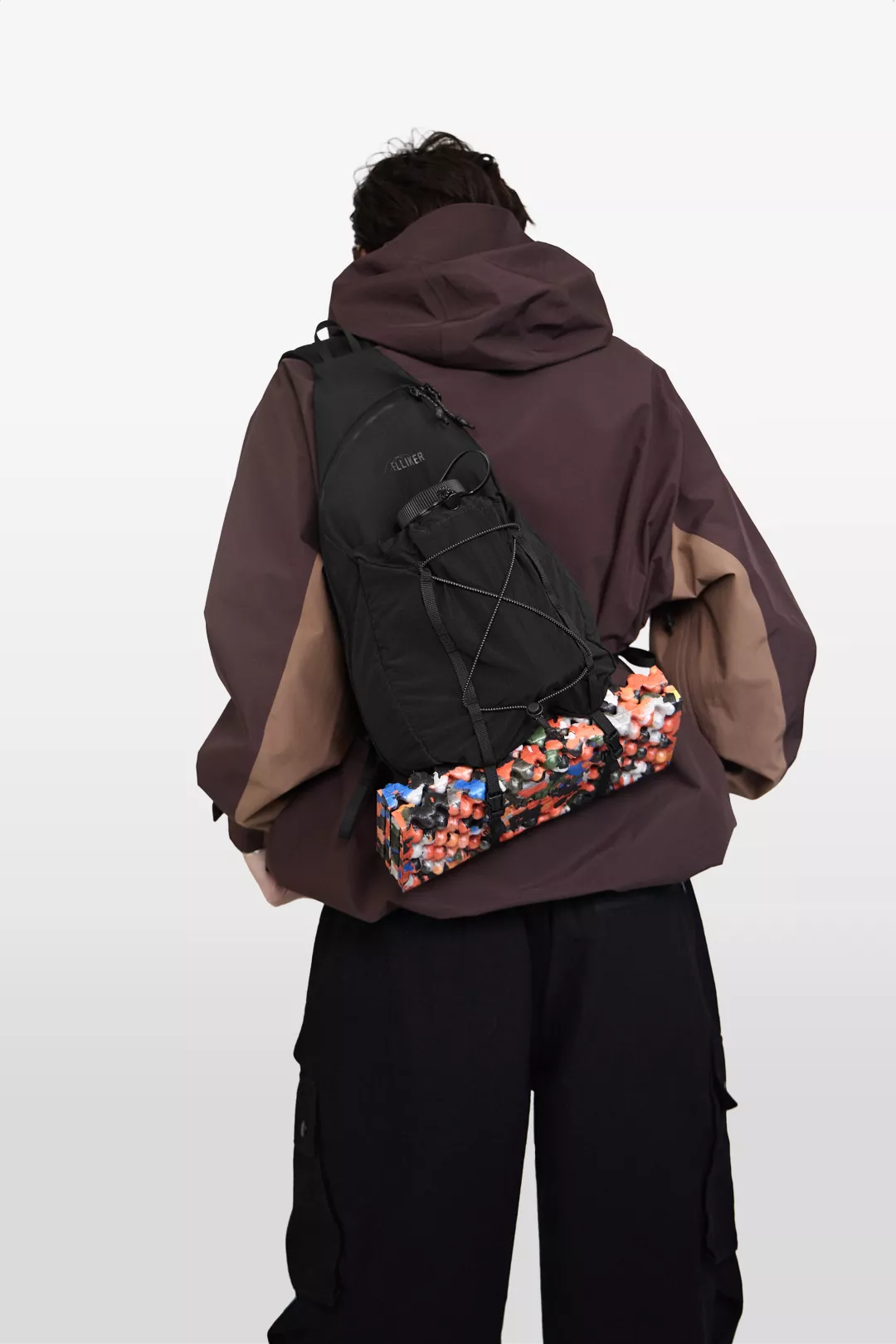 model-(34081-black-front)-(34084-multi-detail)-(40180-dkbrown-back)-(40194-black-back)