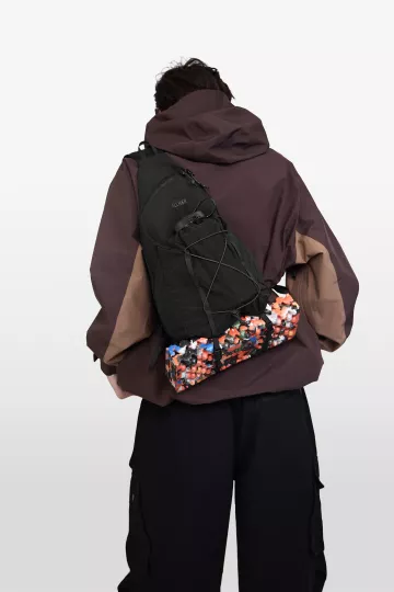 model-(34081-black-front)-(34084-multi-detail)-(40180-dkbrown-back)-(40194-black-back)