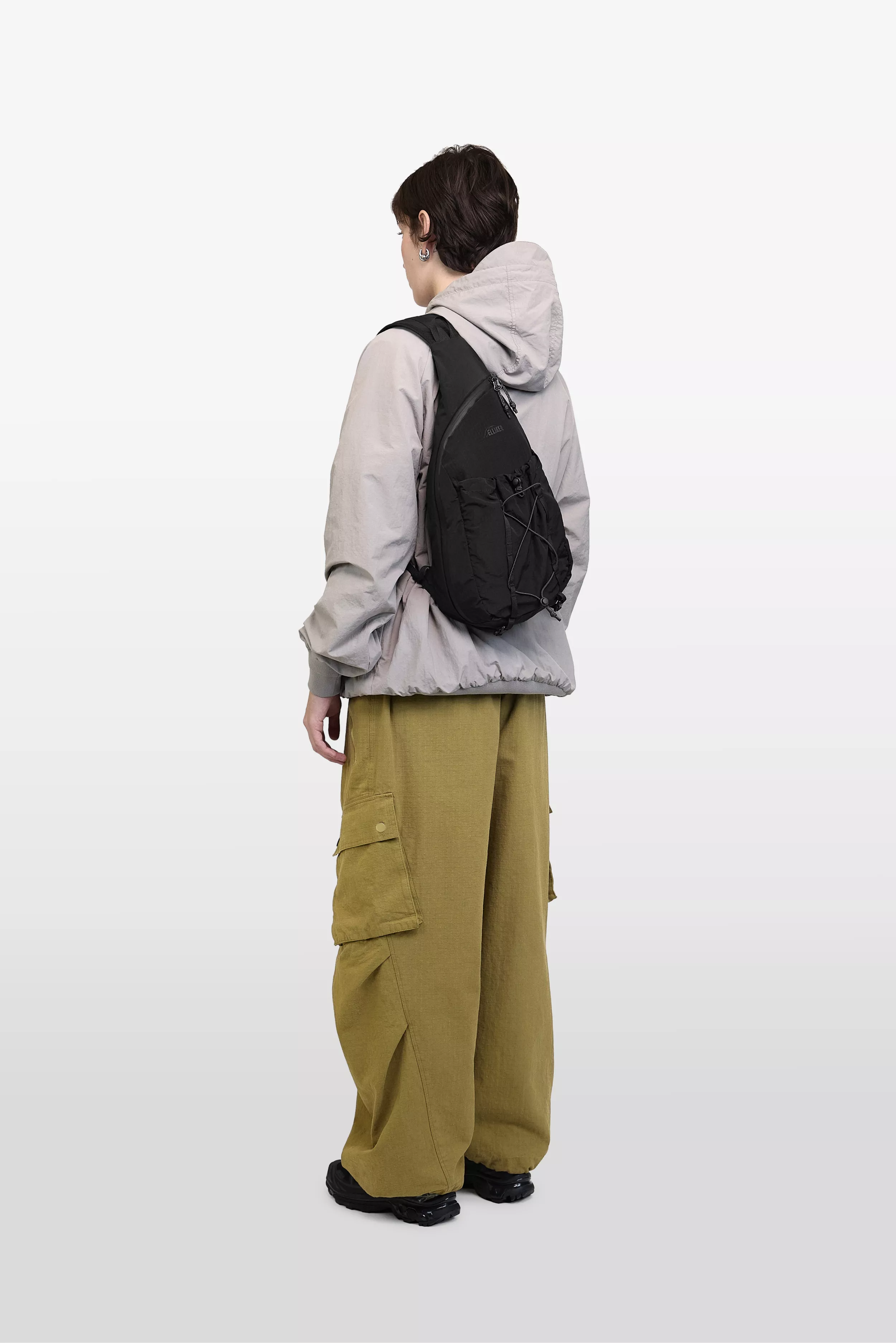model-(34081-black-side)-(40193-taupe-side)-(40194-olive-side)