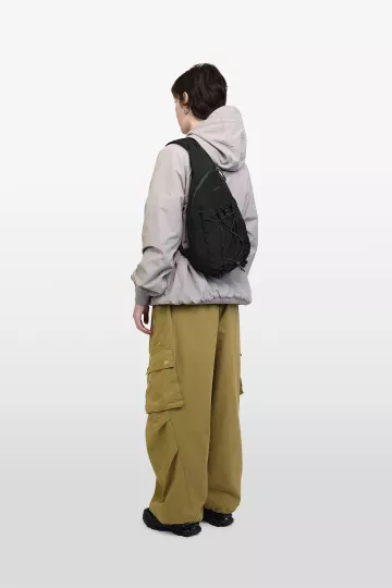 model-(34081-black-side)-(40193-taupe-side)-(40194-olive-side)