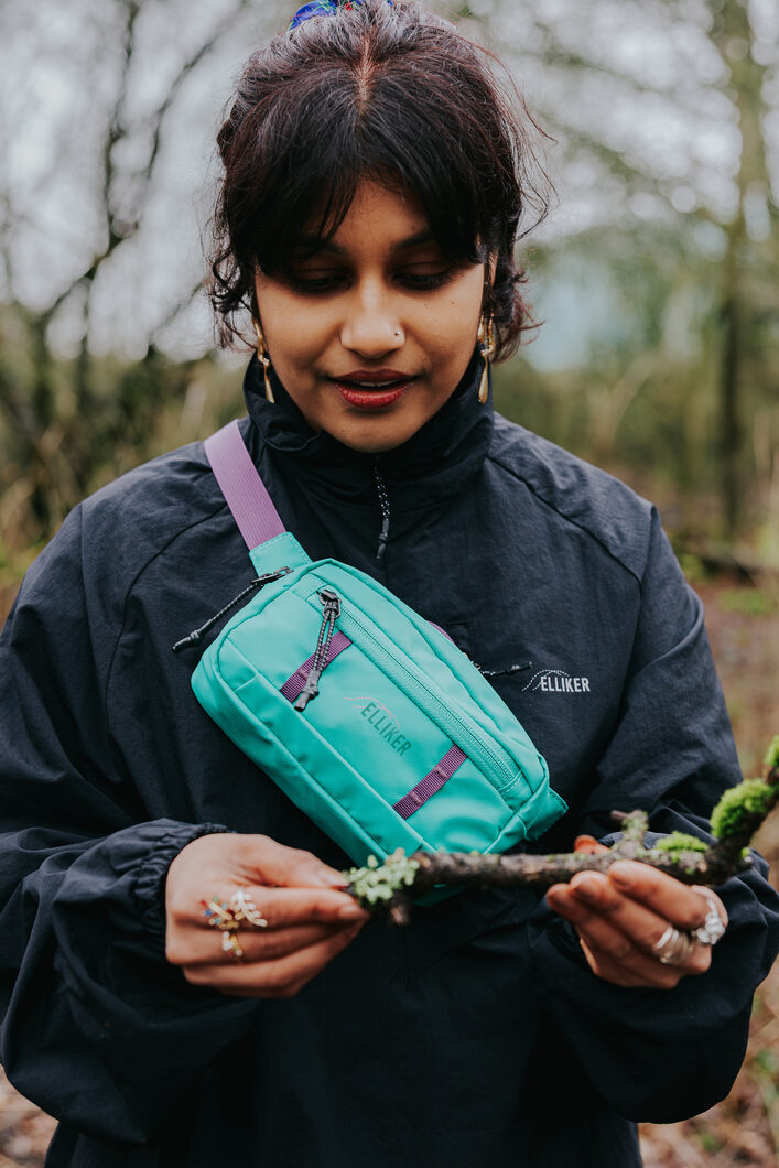Maymana Hodling Stick with ELLIKER Cross Body Bag on