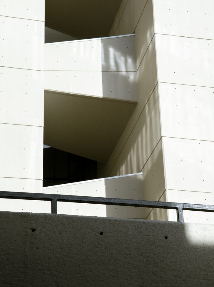 ELLIKER x Hikerdelic - Staircase in Sun