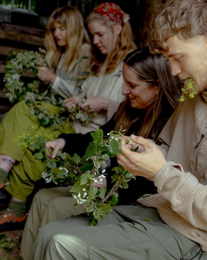 ELLIKER - Making Summer Solstice flower crowns